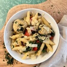 Black Peppercorn Penne w/ Spinach Chicken Meatballs